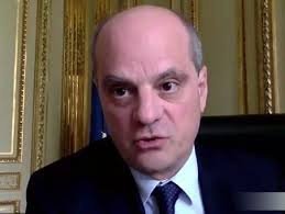 cafepedagogique's tweet photo. Blanquer : L'Ecole de demain sera à distance : L'école de demain s'appuiera largement sur de l'enseignement à distance. C'est ce qu'annonce JM Blanquer  https://t.co/fP3hwqC282 https://t.co/wdOiJyBGrI