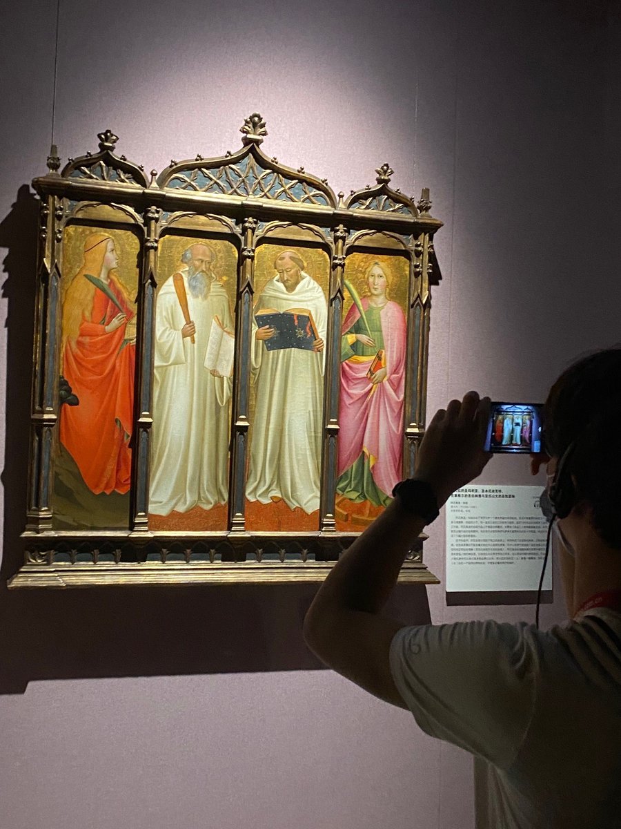 Over the weekend, we went to see "Rembrandt to Monet: 500 Years of European Painting" exhibition at the Guangdong Museum. We had a look at how they manage visitors’ flows. The daily limit of visitors is currently 5000, while the maximum capacity was 10 thousand per day.