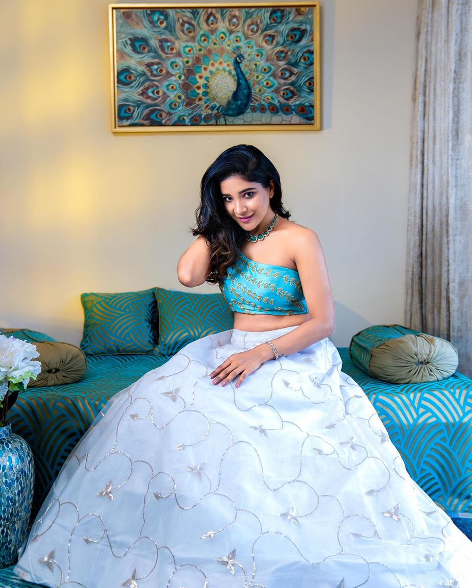 ssakshiagarwal's tweet photo. The greatest Prison we live in is 
Fear of what other people think,
Unless we Break out if it, 
spread our wings , 
we wont know how far we can fly❤️ https://t.co/Q8bIEqVcav