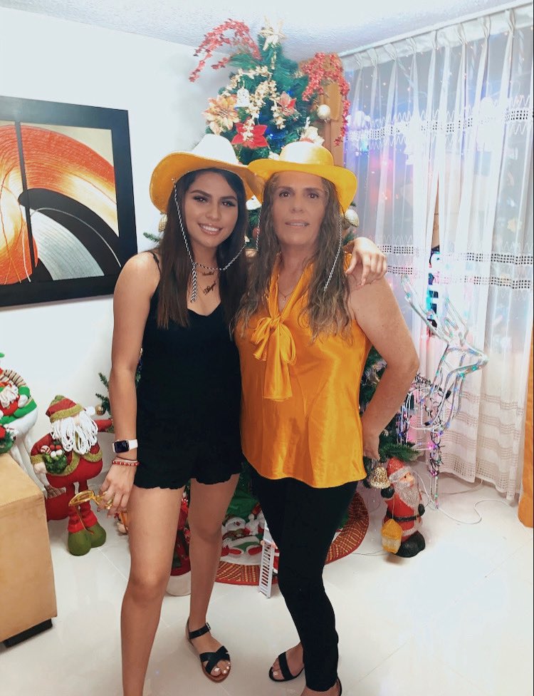 To all of our beautiful moms: we thank you for working hard to raise and teach us to be confident, independent, and strong women!💞💜 Happy Mother’s Day! We love you all<3🌻💓