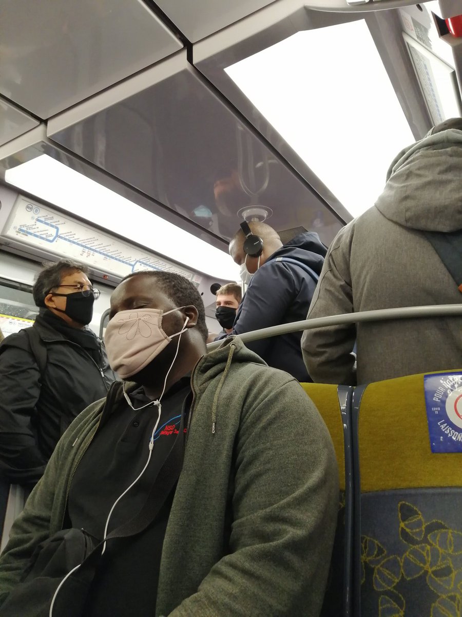 CelineMalaise's tweet photo. RER B, RER D, ligne 13, bus... les premières images montrent des transports où le respect de la distanciation physique est impossible. 
Nous avions alerté qu’une reprise non prête ne peut pas fonctionner. Elle met en danger ceux qui ne peuvent pas télétravailler. 
#deconfinement https://t.co/1n4JNspxRQ