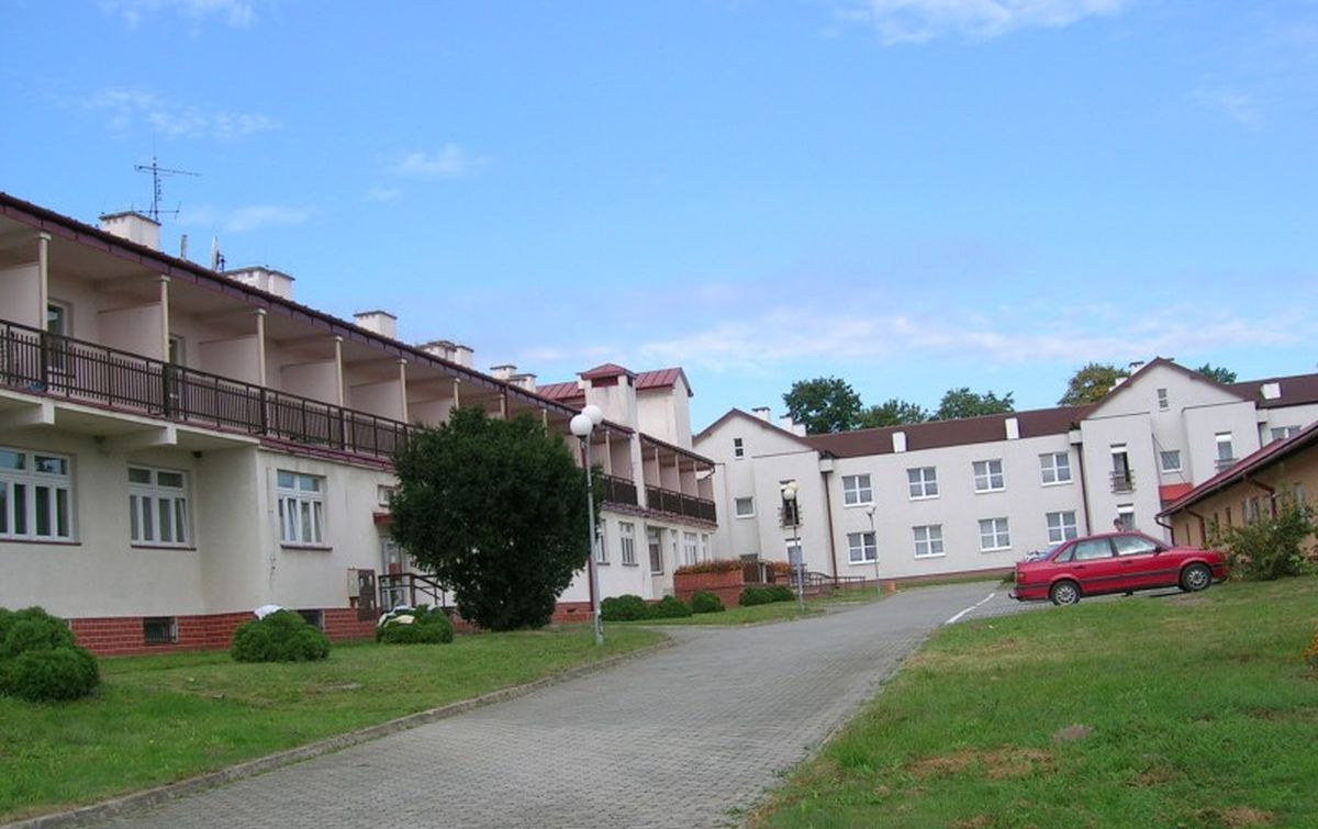 PowiatR's tweet photo. #koronawirus u 3 mieszkanek i 8 pracowników DPS w Krzyżanowicach koło Iłży w #PowiatRadomski. Podopieczne w szpitalu, personel w izolacji domowej. https://t.co/1SxjZ728cV