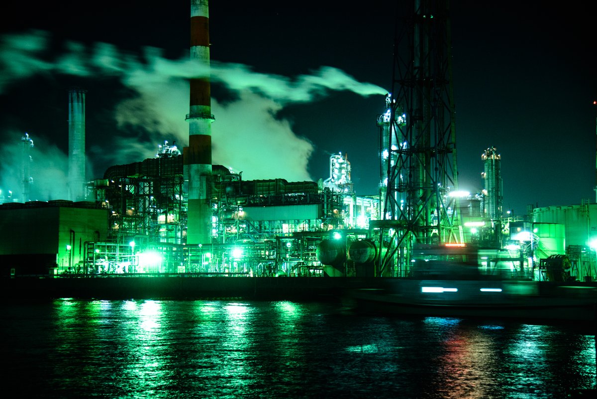 Yo, the factory zone in Kawasaki, Tokyo has MAJOR Midgar vibes lol