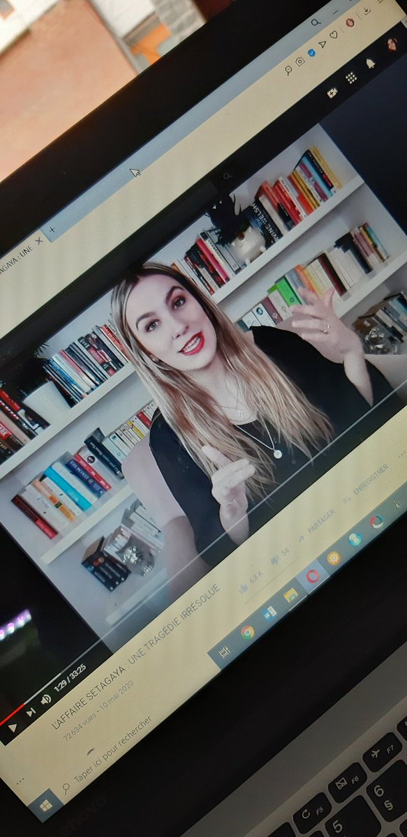 Pause midi avec la meilleure Youtubeuse <a href="/lacharlton/">Victoria Charlton</a> 😊😊