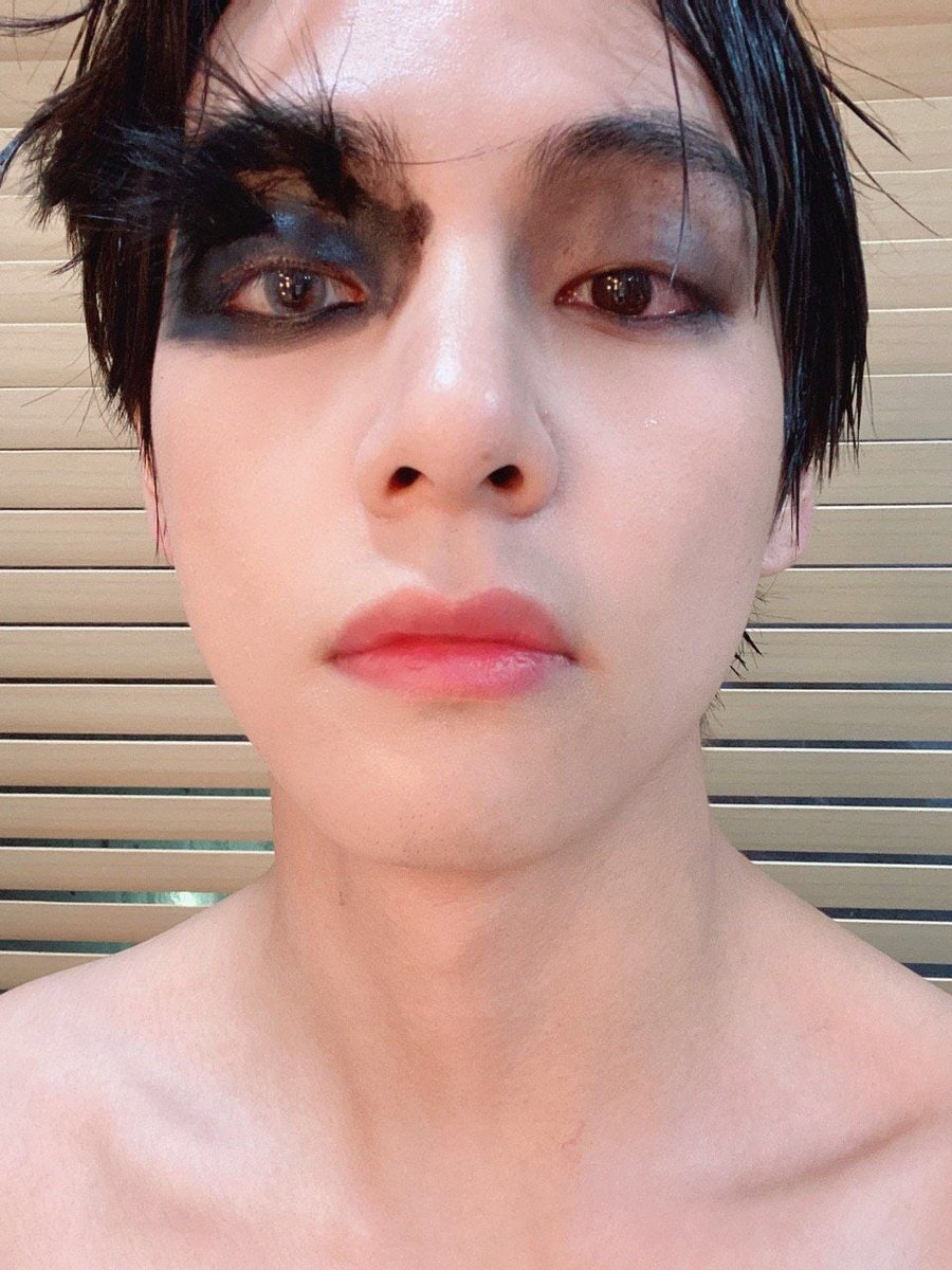 MaliveArt's tweet photo. I want to draw this...
#bts #taehyung #kpop https://t.co/cNni697BkH