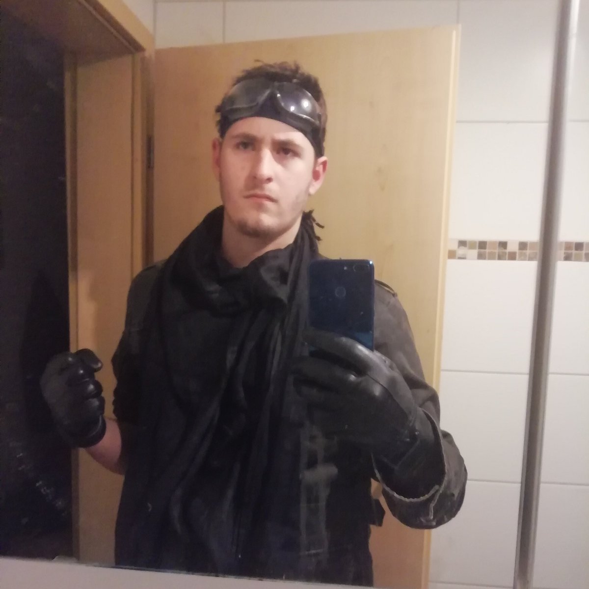 HorstenauCos's tweet photo. Many people i play siege or other games with seem to forget that I'm a cosplayer and not just a trans girl... So here to remind u who i am https://t.co/F4HPVLOsMJ