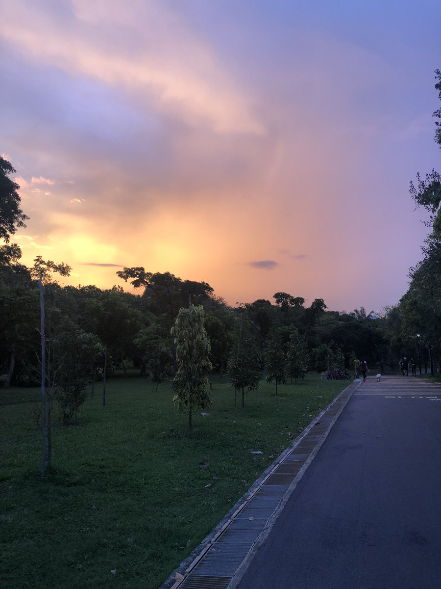 seahdarryl's tweet photo. Beautiful sunset! https://t.co/5dZhynflNp