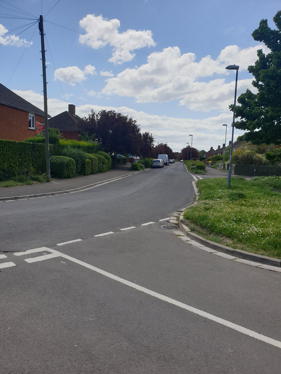 PCSOStark's tweet photo. I am currently out on foot patrol around The Somerford Estate, can you guess what road/roads I am currently on? #5994 #noprizesjustforfun #npt #dorsetpolice @ChristchurchPol https://t.co/96j9d6ub2z