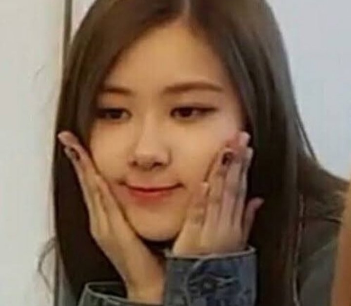 Rosbp7's tweet photo. Me when my crush followed me https://t.co/ZF0pXtAWLb