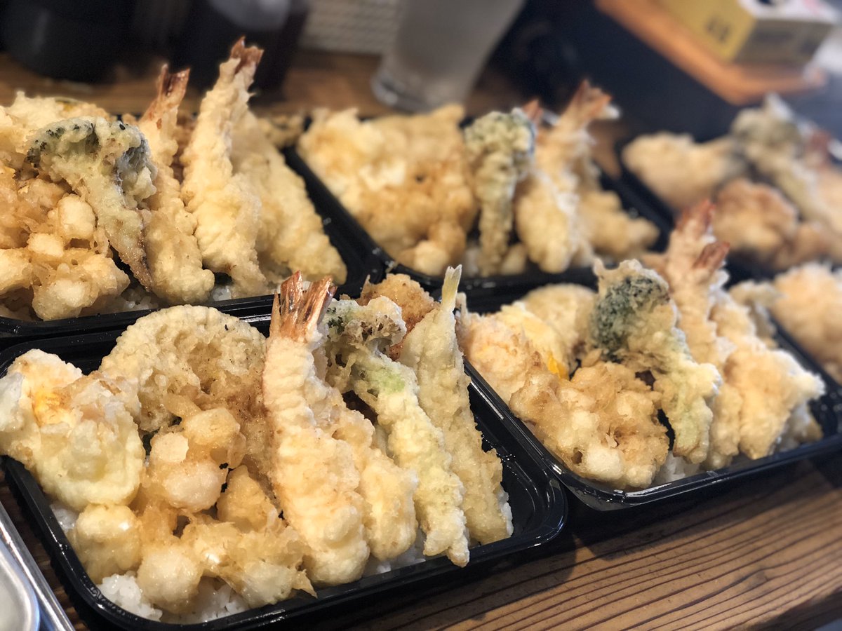 天ぷらおよべ 本日は営業開始と共に多数のテイクアウトとお店に足を運んで下さる方も多くいらっしゃって 提供までにお時間を頂いてしまいました 何分店主1人で揚げていますので ご注文が重なってしまった際にはお待たせしてしまう事をご了承ください