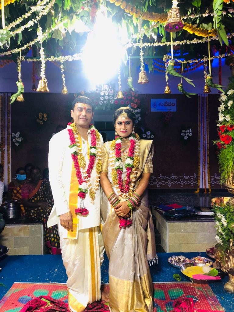 baraju_SuperHit's tweet photo. Producer Dil Raju married Tejaswini (Vygha Reddy) yesterday in a private ceremony attended by his family members. https://t.co/sUbtMNowF3