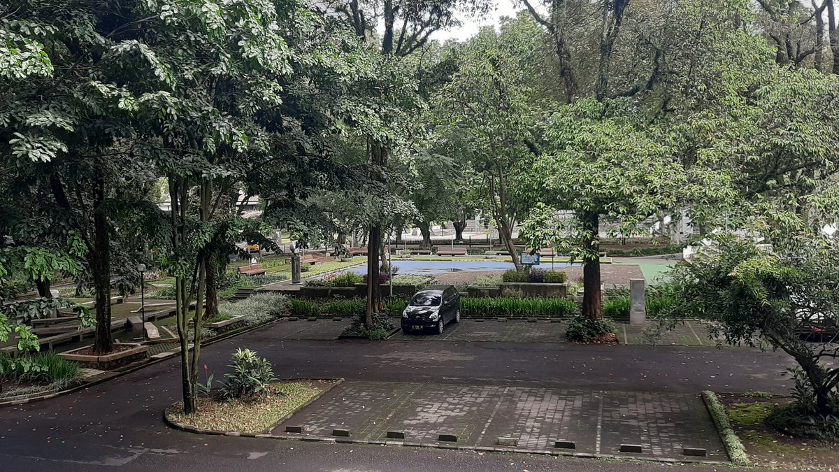 diazetra's tweet photo. Edisi kangen ITB mumpung dapet izin masuk buat ke lab https://t.co/ATzKRN3x2h