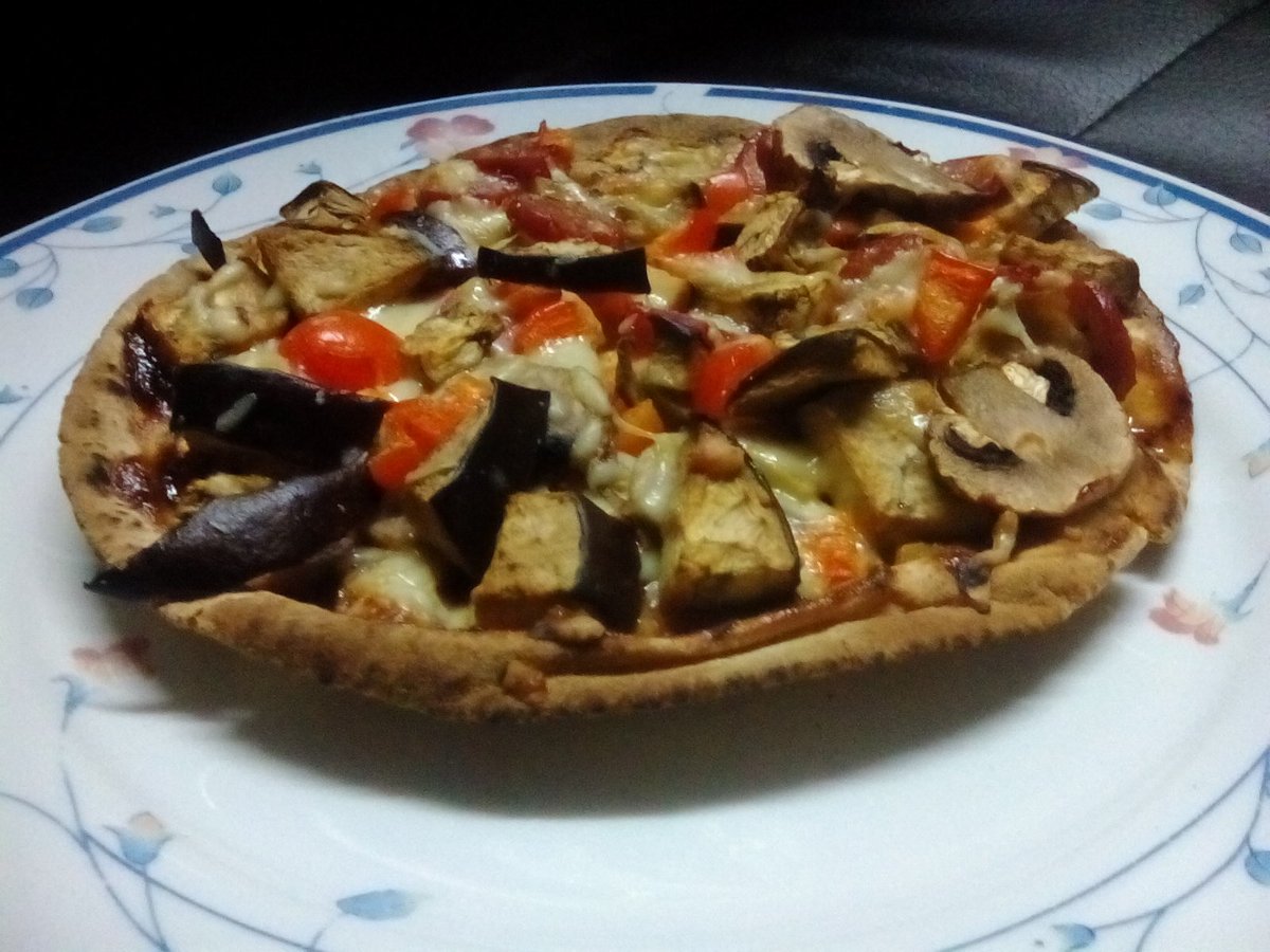 cookesteven30's tweet photo. Eggplant on a pizza?!? https://t.co/rZCw8LjOjJ