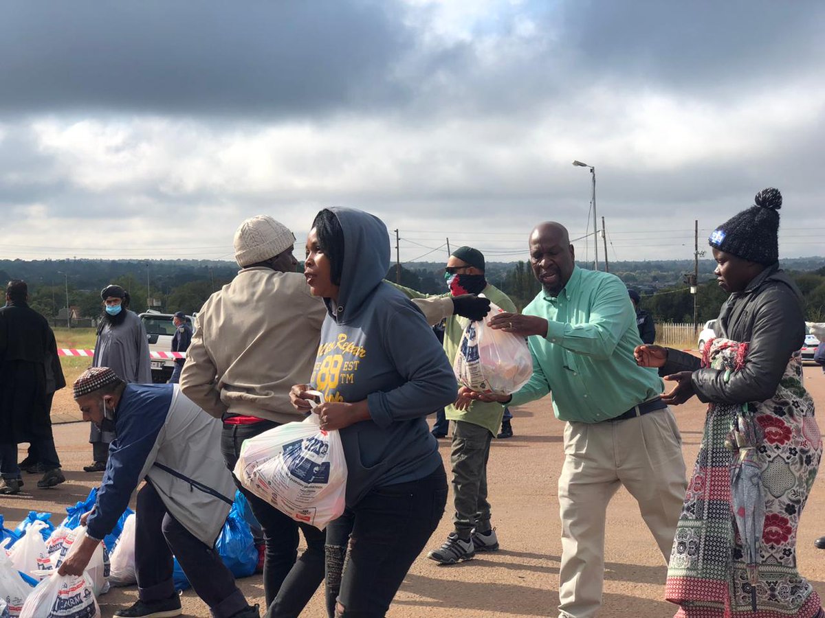 MANCOSA's tweet photo. MANCOSA is committed to helping our nation overcome these dark days. Together with Uplifting Humanity, we purchased over 7000 food parcels that were distributed at the Spruit Township on the East Rand in Gauteng #UnitedWeStand #InThisTogetherSA #COVID19SouthAfrica @HonorisUni https://t.co/6d3HGCOaSz