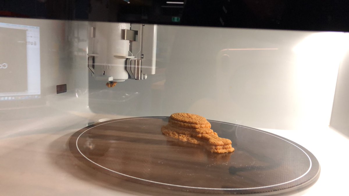 c3dprintio's tweet photo. Today went well! Sticking with the chicken leg design - meat, sweet, and smashed avo #3dfoodprinting @BronwynHemsley @stephendann @beccysmith7 @SpeechBee https://t.co/VjFNs7bqZL