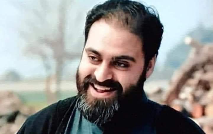 إرهابي يمثل دور إرهابي..
ليس الإرهابي فقط هو من يقتل لكنه أيضا من يبرر القتل ويتشفى في المقتول حتى بعد مرور 28 عاما على ارتكاب الجريمة! 
#ضحايا_40عاما_من_تدمير_العقل