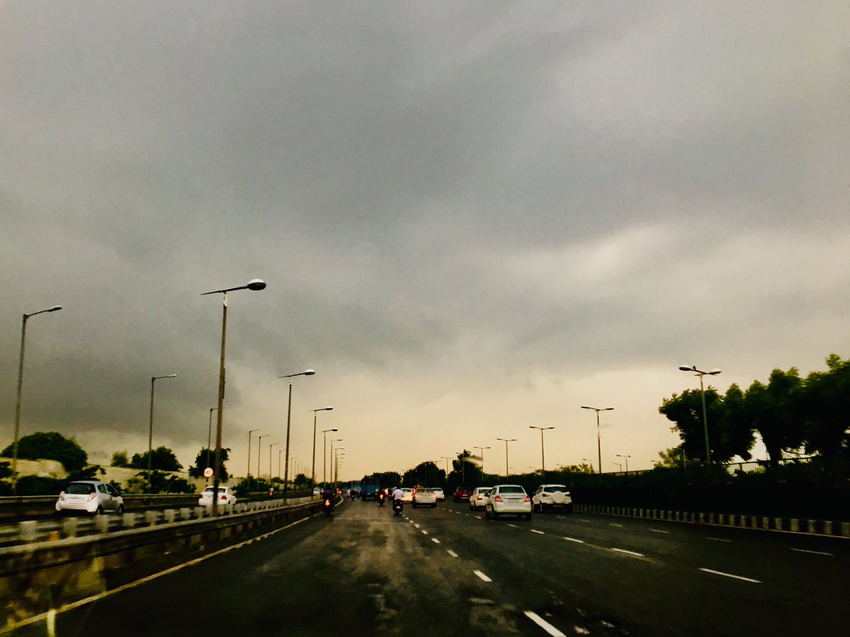 gauravchowdhury's tweet image. It’s Monday and I am missing this highway through which I used to drive to office everyday #Throwback #GoodOldOfficeDays. Clicked this on a rainy day while coming back from the work last year. #LifeWillBeNormal again #LetsStayCalm #LetsFightCorona