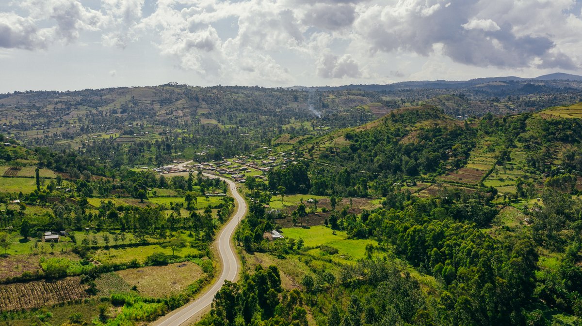 GDUDelivery's tweet photo. The Taita Girls-Liloch-&amp; Mtaragon- Fort Tenan road is almost complete and open to motorists. The 36km-long road targets the ease of movement of people and goods in the neighbouring counties of Kericho, Nandi and Kisumu https://t.co/DHUzQAvWtK
