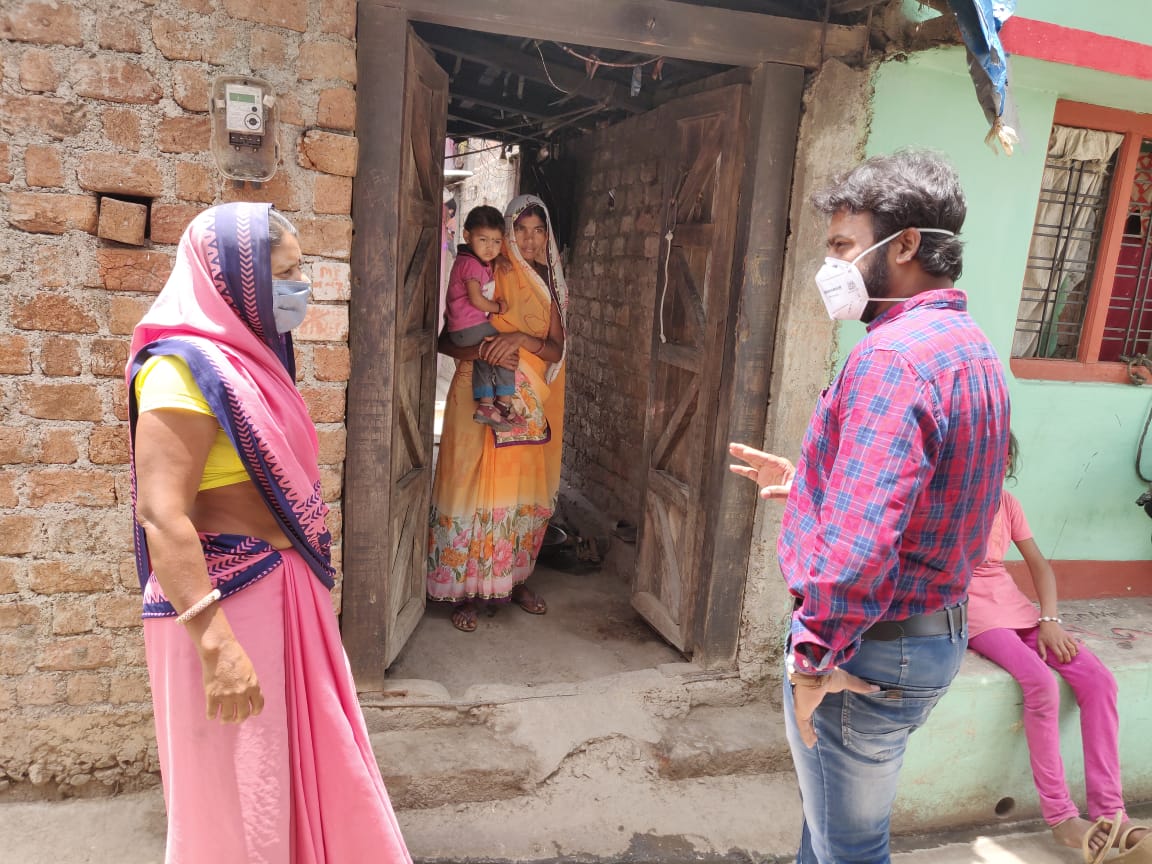 wcd_rajgarh's tweet photo. CDPO Rajgarh @vikram19aug Meeting with Frontline Workers and SHG Regarding Covid19 Outbreak Management, and Seamless Distribution of Ready to Eat Meal (Sattu)

#WCD_Rajgarh #SuposhitMP #WCDMP
@MinistryWCD @collectorrajga1 @smritiirani @ChandrasenaBhi1 @mpwcdnnm https://t.co/PEJ1nspOny