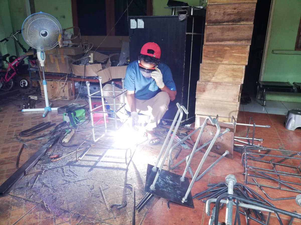 ListrikMatahari's tweet photo. Tim Pekerja Sedang melakukan Pengelasan Bagian Angkur 👍🏻👍🏻 https://t.co/4q2HjJ5bN9