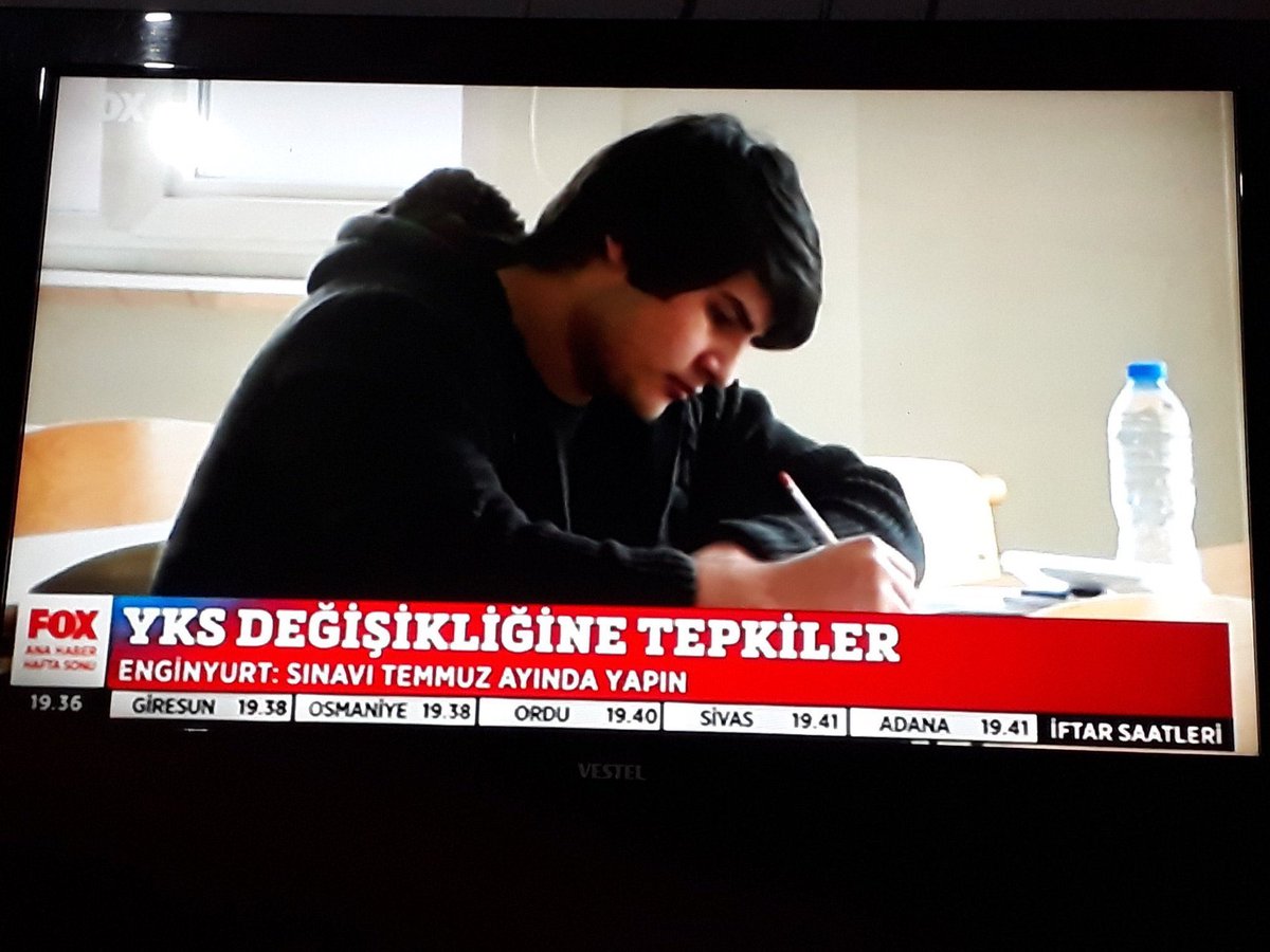 Mustafa64333323's tweet photo. VİRÜS TEHLİKESİ GEÇMEDİ.. GELECEĞİMİZLE SAĞLIĞIMIZLA OYNAMA @RTErdogan #SınavTemmuzSonu https://t.co/fv300u9ApV