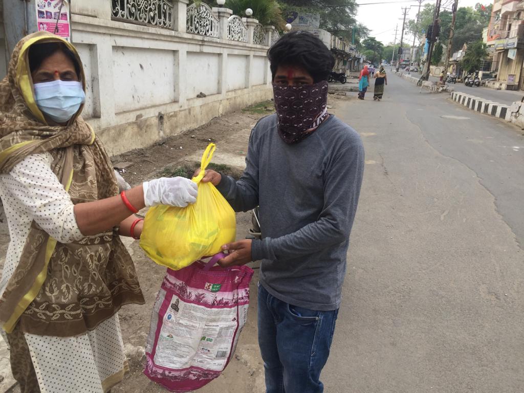 divyajeevanngo's tweet photo. Help us so we Help Needy @divyajeevanngo #fooddistribution #foodEmergency #covid19 @RNTata2000 @BillGates  @chay_akkineni @Samanthaprabhu2  @TheJohnAbraham @GiveIndia @HelpAgeIndia_ @smilefoundation  @AmazonHelp  @Divyanka_T https://t.co/1Yl56sUqtD