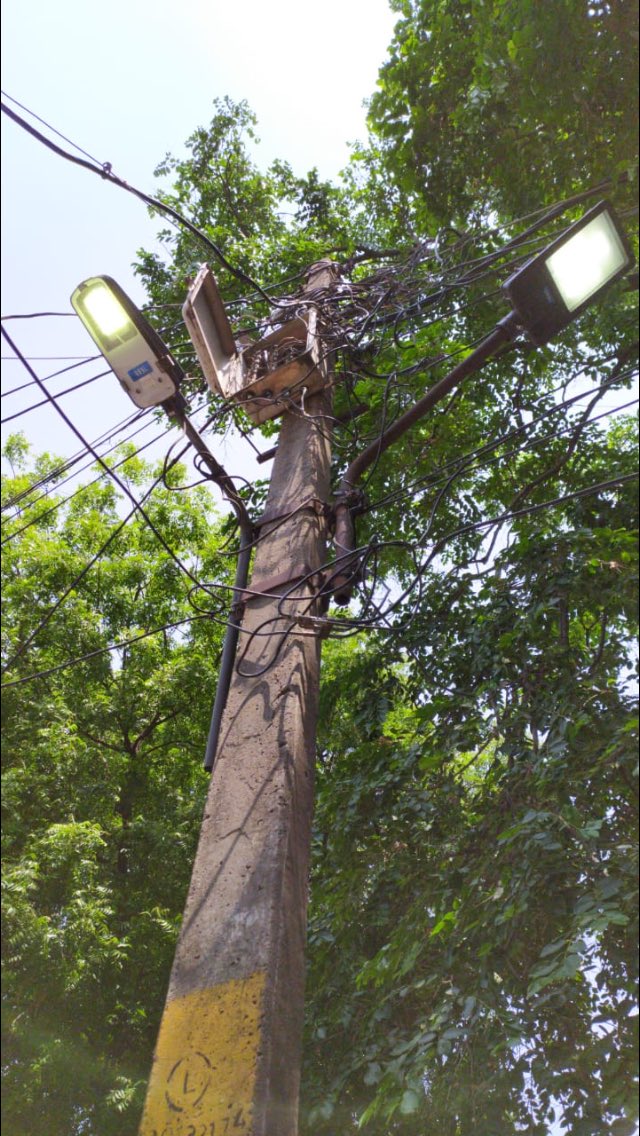 abhispl04's tweet photo. Maintenance in full fledge during pandemic COVID-19 under supervision of # Energy efficiency services limited (EESL) team at (Lucknow zone-2) https://t.co/KEQJzwnqxU