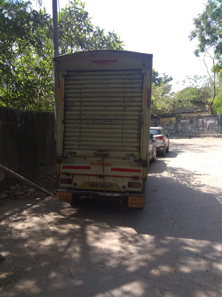 issues_west's tweet photo. @MumbaiPolice @CPMumbaiPolice @mybmcwardhw tempo abandoned at Bandra Reclamation from last 5 days. Residents worried about its contents. Location Agasti CHS, Building No 30 Bandra Reclamation after Bus depot. Kindly check and do the needful. https://t.co/vNt7J8p5EM