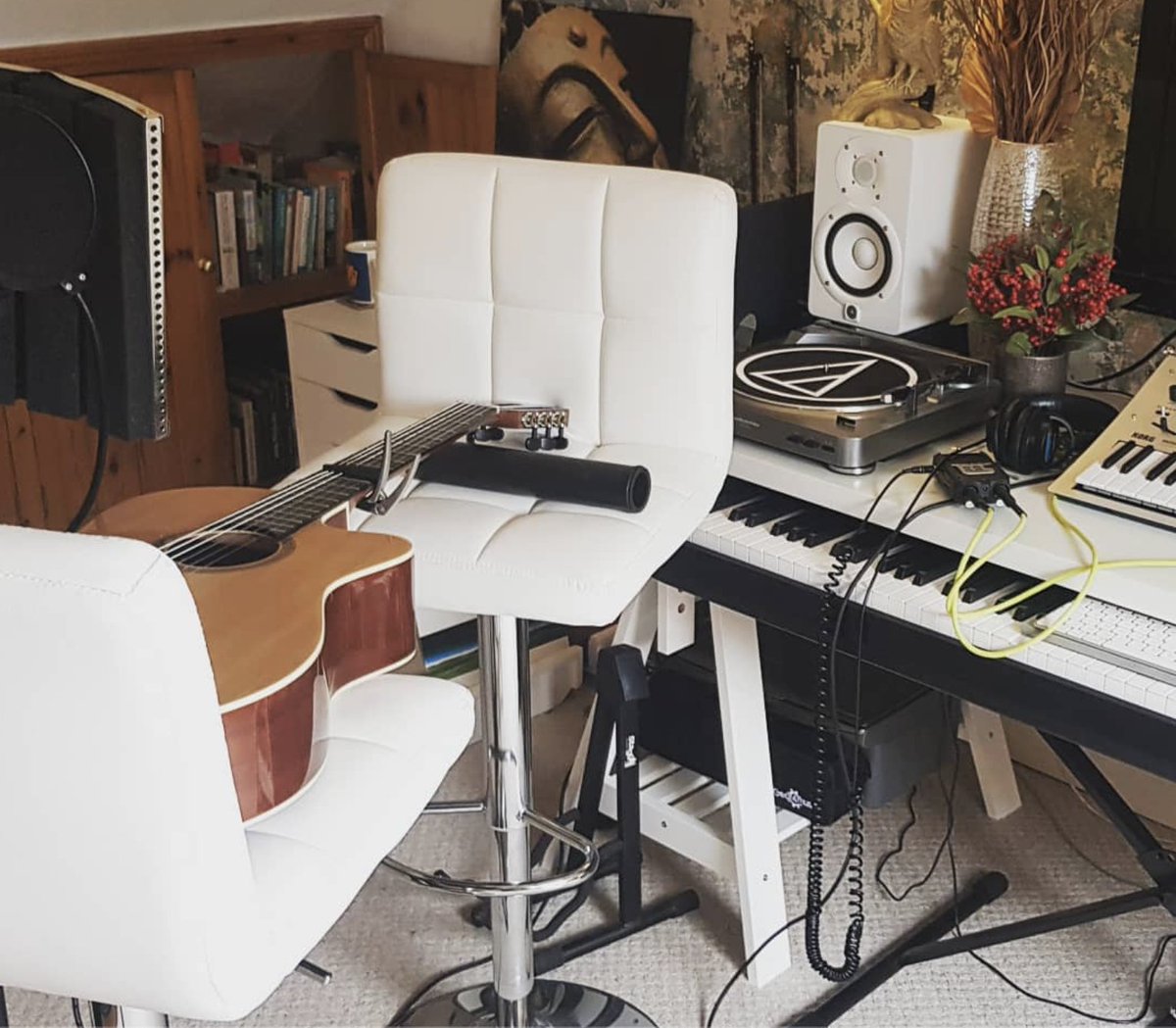 PatKeista's tweet photo. #dawless #studio #guitarpedal #tanglewood #ambientmusic #atmospheric #spacemusic #bossrv6 #chillout #zoom #recording #instrumental #jam #musicproducer #patkeista https://t.co/eVxB7gPVmv