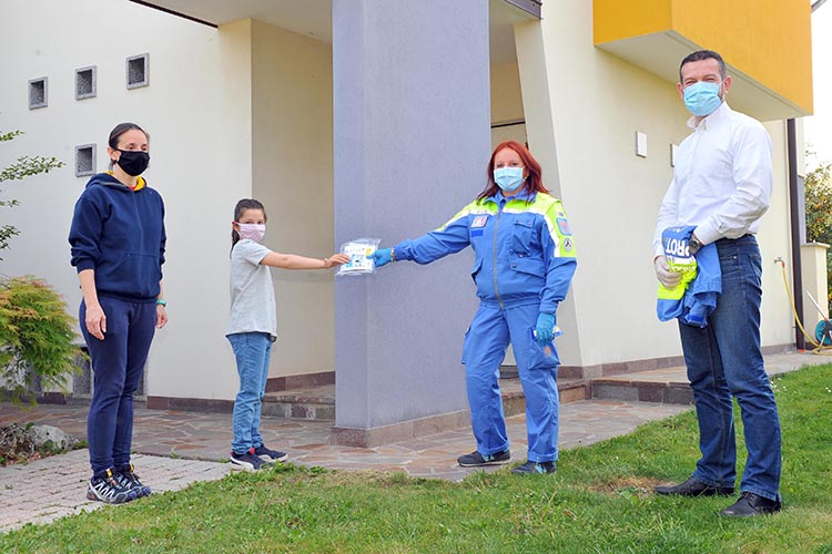 iMagazineTwit's tweet photo. #Coronavirus, in #Friuli il kit per bambini per proteggersi da “lis besteatis” ➡️https://t.co/RcH2o5WXG6⬅️ @Agjenzie_Arlef @eroscisilino #FVG #Moruzzo https://t.co/8eJBsBh9mq