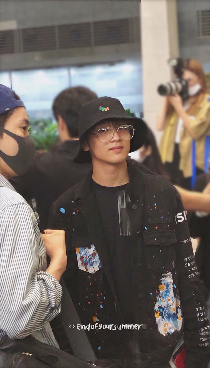 Haechan in glasses, a much needed thread: