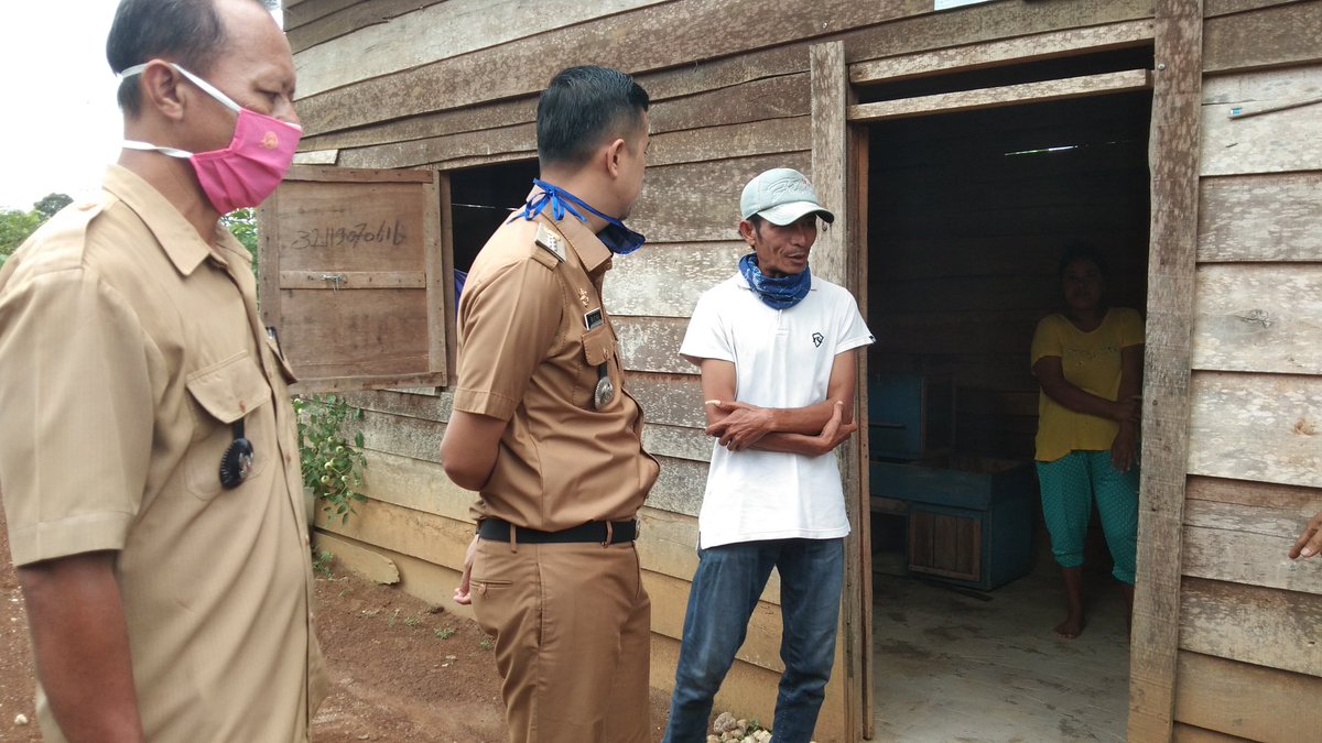Defierniasih's tweet photo. Penyaluran BLT Dana Desa di desa perintis kec.rimbo bujang
#BLTDDBerkah
#TppiTebo
#Jambi
@jokowi 
@anwsanusi 
@halimiskandarnu 
@taufikmadjid71 
@imansyukri 
@malik_haramain https://t.co/kVRROP1rHd https://t.co/kQKbPNQI6n