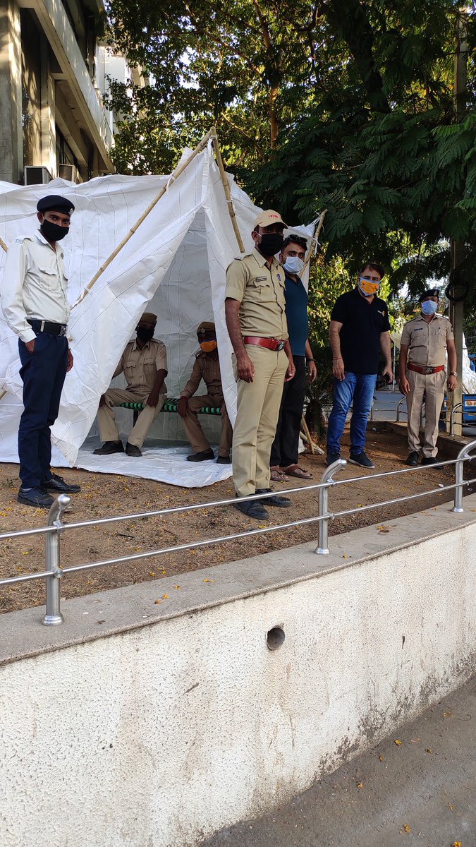 chhatfoundation's tweet photo. Temporary police outposts for #GujaratPolice A donation to our #CoronaWarriors for their services in collaboration with Rotary club of round town Anand &amp; @chhatfoundation

@PMOIndia @rashtrapatibhvn @rashtrapatibhvn @DrJitendraSingh @vijayrupanibjp @gujratsamachar @GovtOfGujarat https://t.co/ljFKBDZzz7