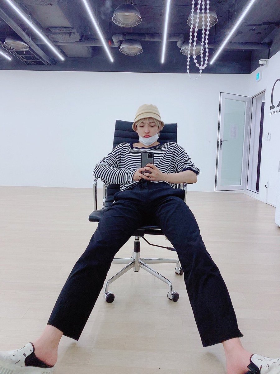 ATEEZofficial's tweet photo. [#홍중] ✌✌
#ATEEZ #에이티즈 https://t.co/JTlzwv2h7Z