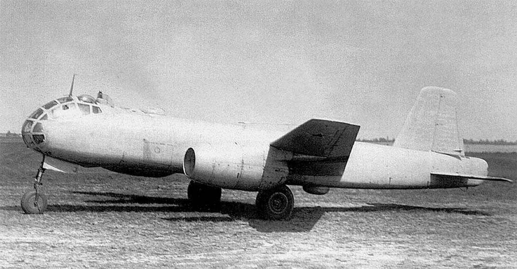 clark_aviation's tweet photo. The Soviets captured the almost complete Junkers 287 V2 in 1945, taking to Russia along with the German engineers that had developed it. Their work (as prisoners) led to this OBK-1 140, which flew in 1949. Flown by a German test pilot, it made just 4 flights before cancellation. https://t.co/kBYjOQSA9N