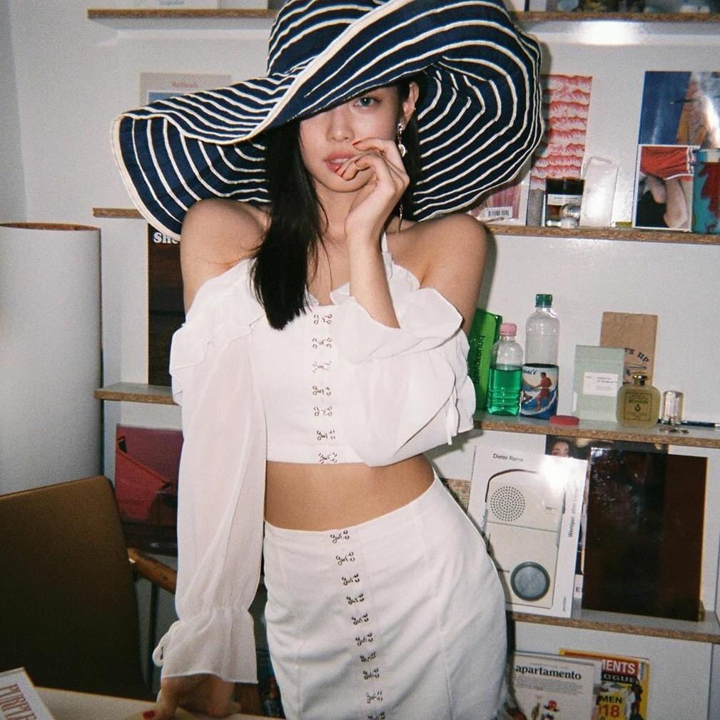 Jennie Kim defining "sexy" while wearing some head accessories.