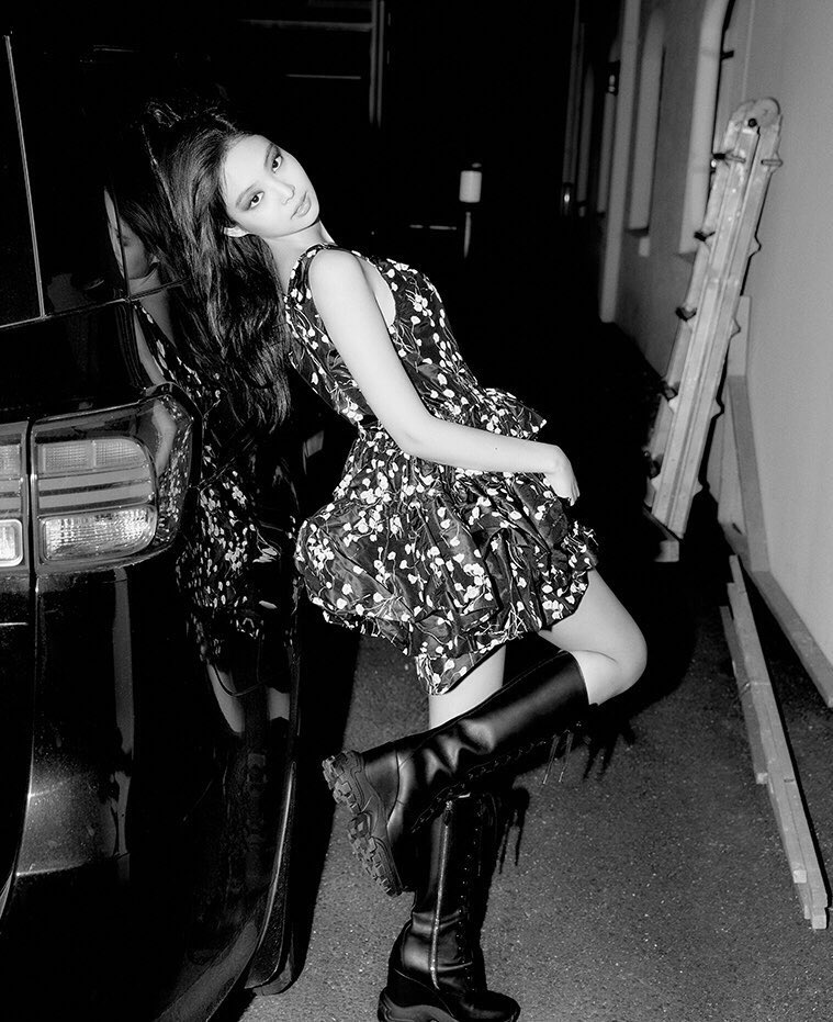 Jennie defining "sexy" in black and white.