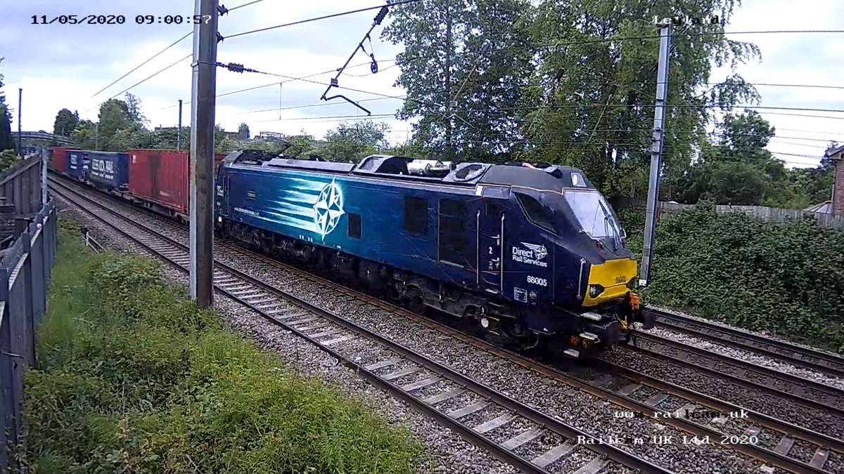 First #SpottingFromHome of the new week sees @DRSgovuk #class88 88005 'Minerva' pass the Leyland camera on 4S43 Daventry to Mossend 'Tesco Express' @railcamlive @FreightmasterUK