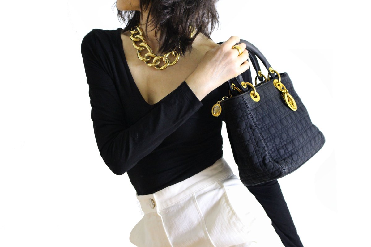 vintagecarwen's tweet photo. Vintage CHRISTIAN DIOR black cannage microfibre Lady Dior bag.
https://t.co/IOcrWT0TVl
#ChristianDior #Dior #DiorOblique #vintageDior #bag #vintagebag #bagoftheday #ItBags #secondhand #prelovedbag #handbag #vintage #gifts #Etsy #Etsygifts #Etsyshop #VintageCarwen https://t.co/cvf892O8lV
