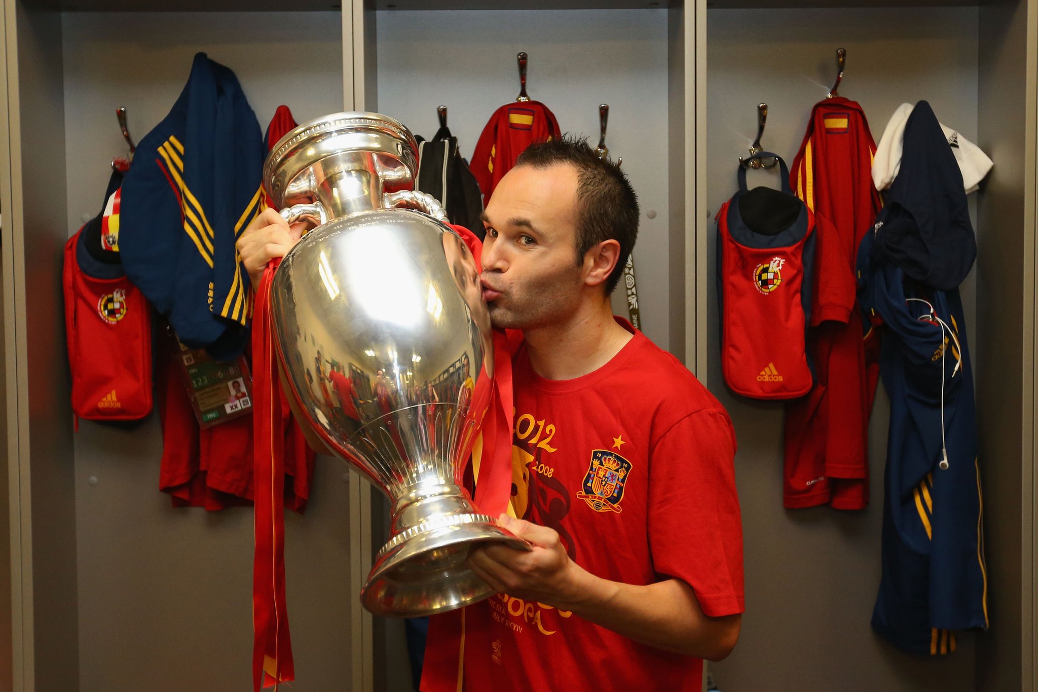  EURO 2012 World champion 2010 EURO 2008  2002  2001  Happy birthday, Andrés Iniesta 