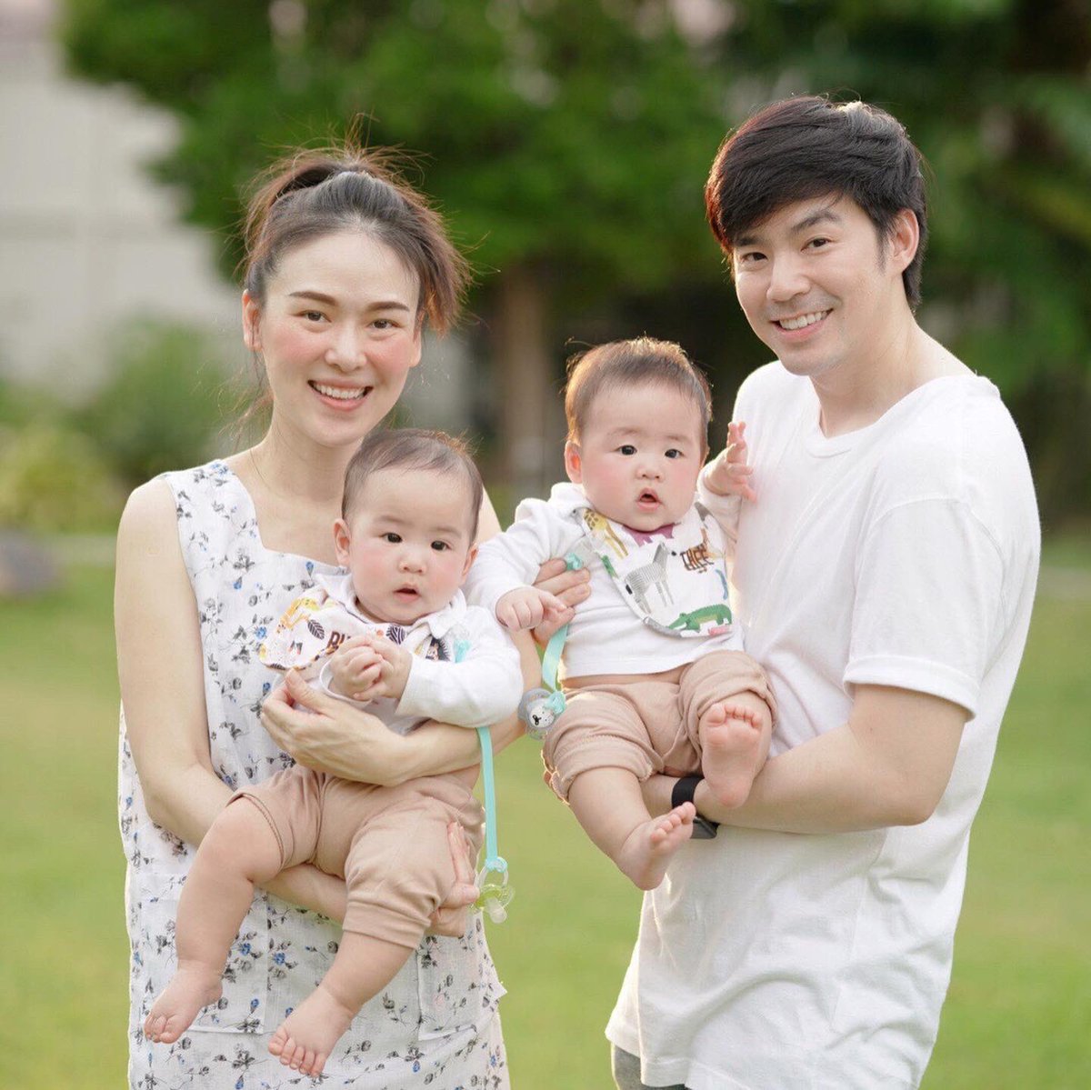 Beamkawee's tweet photo. ครอบครัวเราโตขึ้นทุกวันเนอะ หมายถึงนำ้หนักนั้นหละลูก 😆 #beamoiltwinnabies https://t.co/YxLbWRCUCm