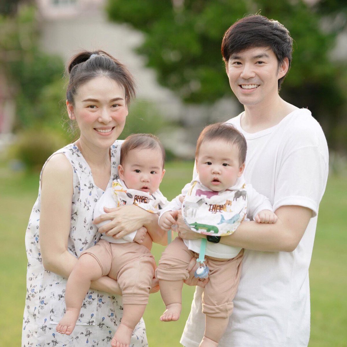 Beamkawee's tweet photo. ครอบครัวเราโตขึ้นทุกวันเนอะ หมายถึงนำ้หนักนั้นหละลูก 😆 #beamoiltwinnabies https://t.co/YxLbWRCUCm