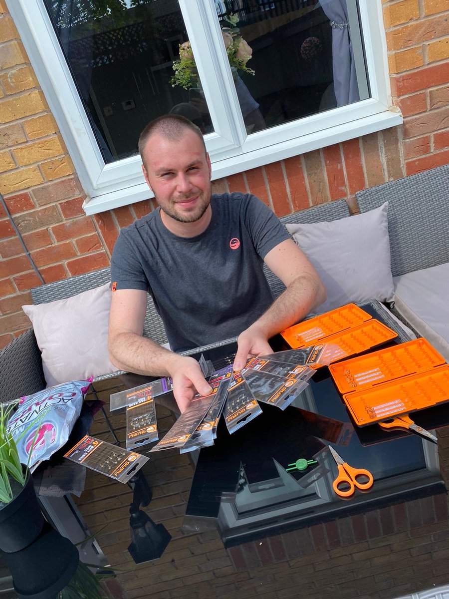 TackleGuru's tweet photo. Commercial master Connor Barlow busy topping up his Ready Rigs in anticipation of getting back on the bank later this week! π£ππΌ Easy prep, with rigs fitting straight in the Rig Cases! ππΌ Something for every eventuality! π #fishing #prep #readyrigs #matchfishing #fishingtackle https://t.co/QB7OSgIkV3