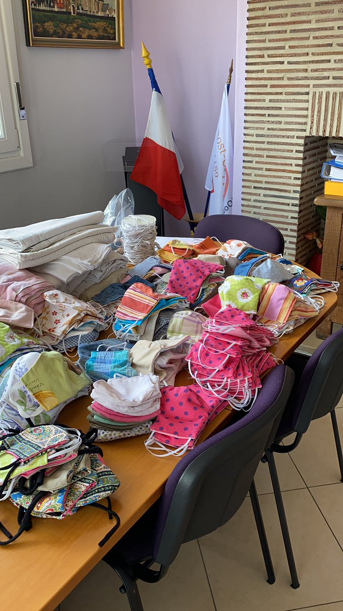 aernout's tweet photo. Plus de cinq cents masques ont été confectionnés par cinq couturières du village pour se protéger du coronavirus #oostcappel @PorreyeSteph https://t.co/OVNg2byRUU