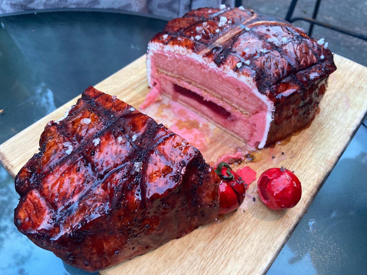 maz_11's tweet photo. When you’re in #lockdown and you have some time in your hands...

T Bone Steak...damn autocorrect, I said Cake! 🍰 

#cake #fun #realism #baking #birthdaycake https://t.co/gNLdhQ1yKg