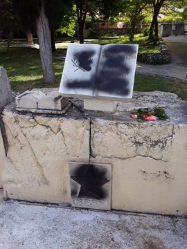 Oštećeni antifašistički spomenici u Stocu: Neofašizam na djelu EXuVq5yXsAAF3VO?format=jpg&name=360x360