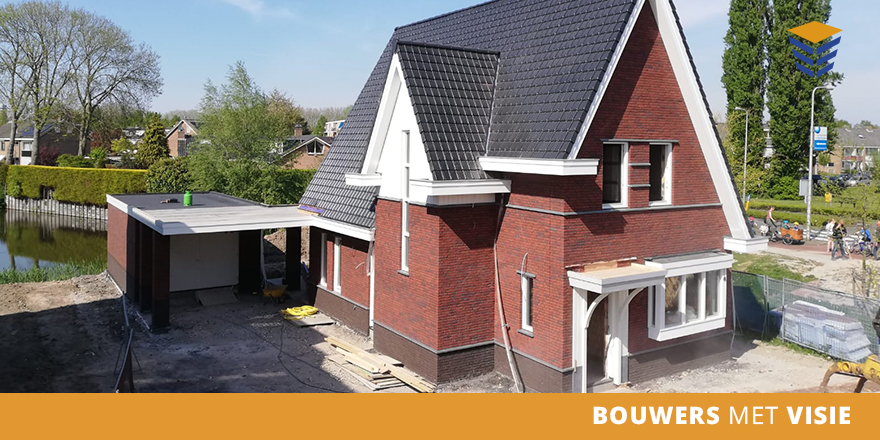 MW_Bouw's tweet photo. In Ridderkerk is de steiger rondom deze woning gedemonteerd en dat is altijd alsof je een cadeau uitpakt. Een mooie woning met garage naar het ontwerp van @Archhouweling. Half november zijn de heiwerkzaamheden uitgevoerd en we zullen 2e helft van juni opleveren.

#bouwersmetvisie https://t.co/6E8FWerO51