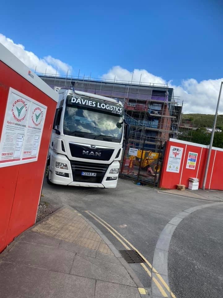 Busy start to the week for us 🚛🚛🚛

Here is one truck down at Swansea Waterfront this morning 😊