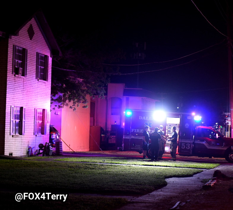 FOX4Terry's tweet photo. #BREAKING @DallasPD searching for a woman after a man is shot and killed in the #CasaView area of #Dallas. Story @GoodDayFox4 @FOX4 https://t.co/tTXxlqW13L