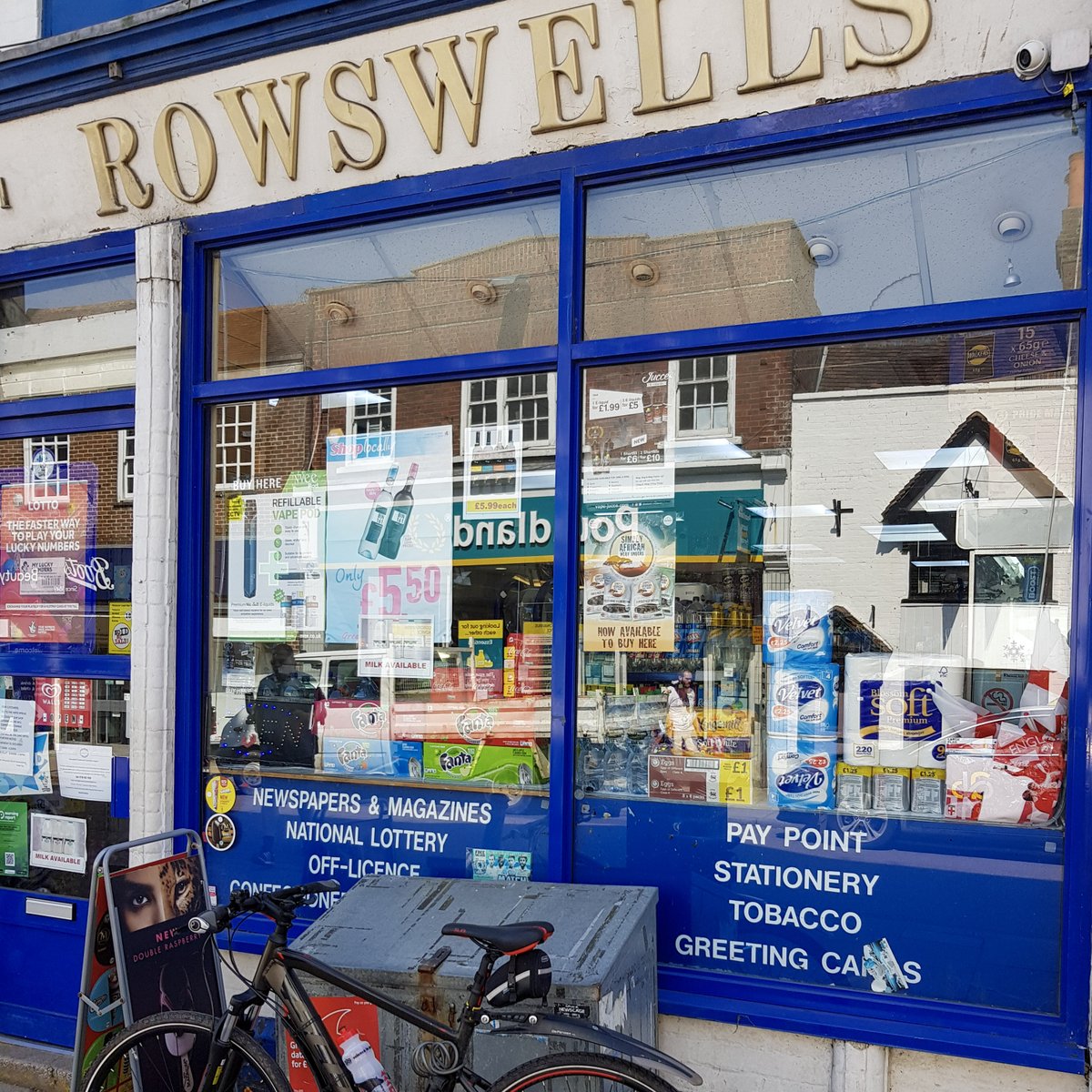 RHubPetersfield's tweet photo. Support our local businesses and keep the High Street alive #pcresourcehub #petersfield #localbusinesses #shoplocal https://t.co/6zVKVBrpzk